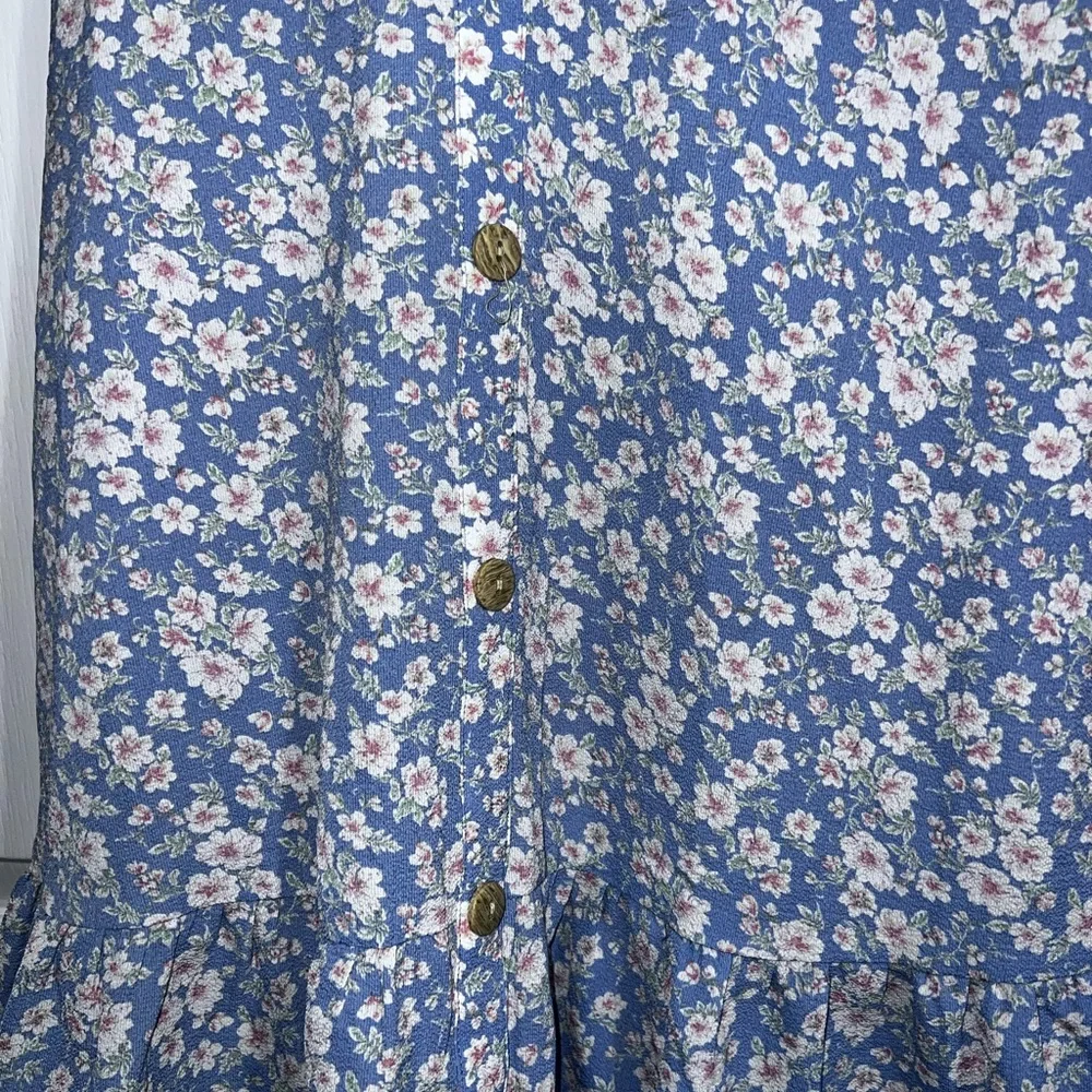 Monteau Los Angeles Button Front Midi Dress in Blue Floral - Picture 8 of 13